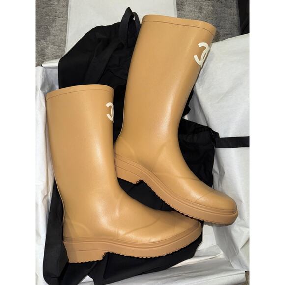 Chanel REV Beige White Wellington Wellies CC Logo Pull On Rubber Rain Boots 41 - Picture 3 of 16